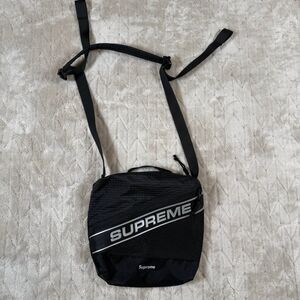 Supreme Logo Shoulder Bag Black (FW23) US 4L Water Resistant